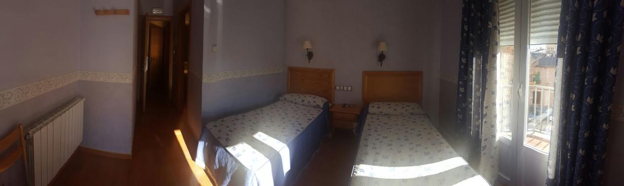 Hostal Restaurante San Juan Molina de Aragon Eksteriør billede